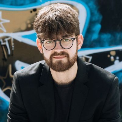 Pianists William Bracken headshot against graffiti background